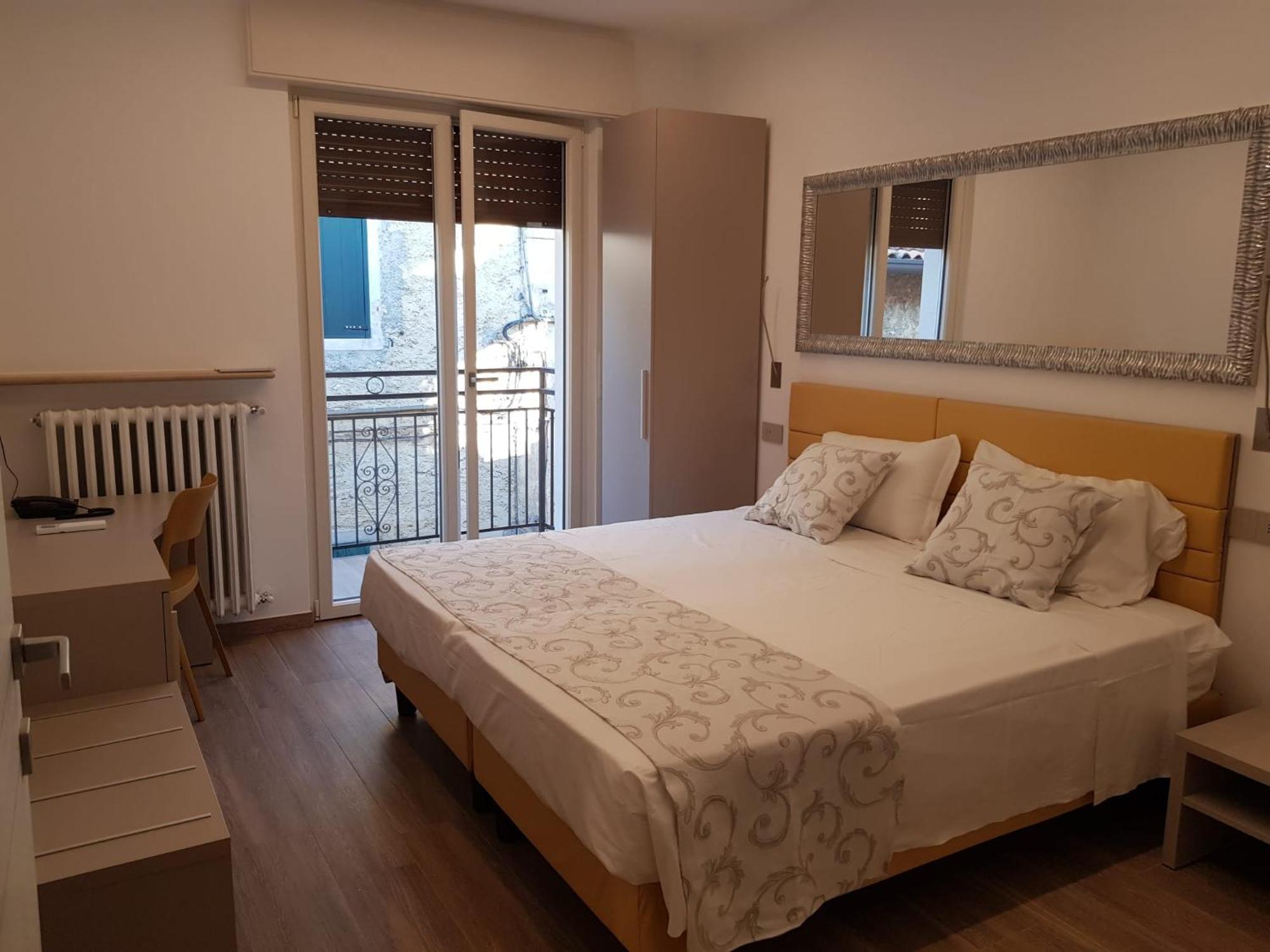 Hotel Pace Brenzone sul Garda Ngoại thất bức ảnh
