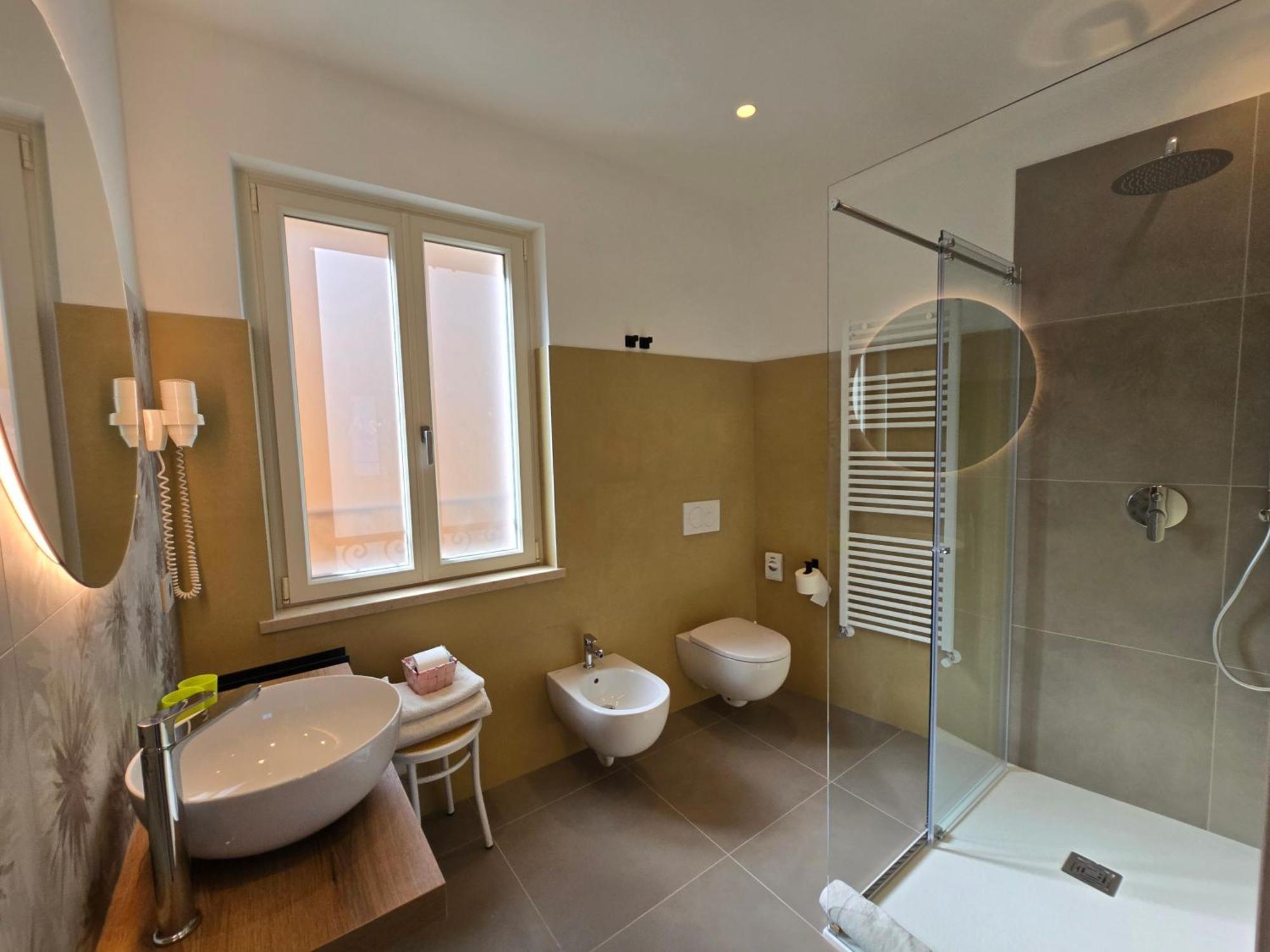 Hotel Pace Brenzone sul Garda Ngoại thất bức ảnh