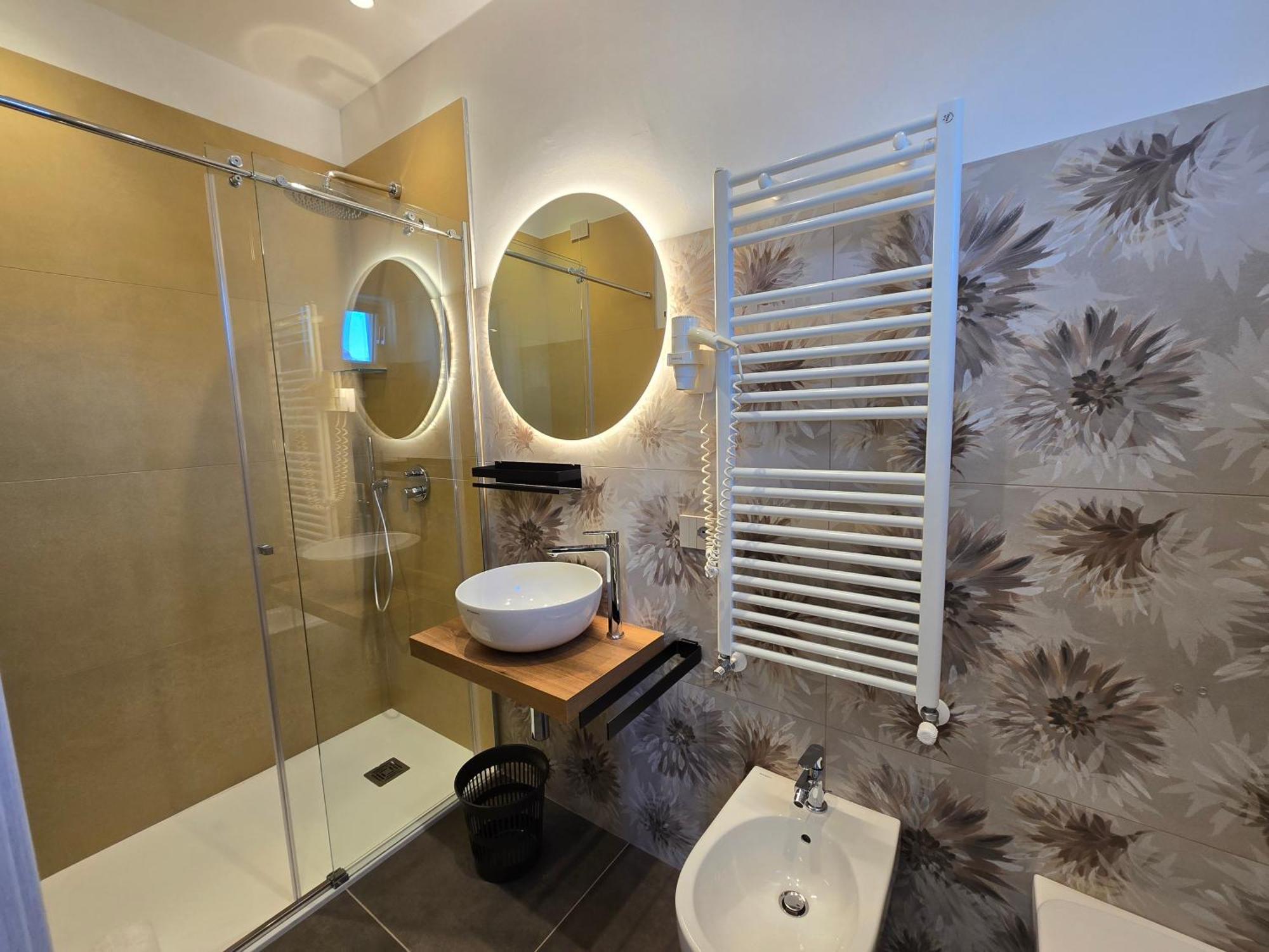 Hotel Pace Brenzone sul Garda Ngoại thất bức ảnh