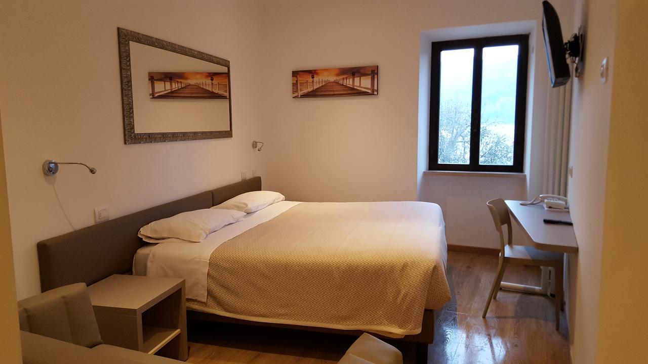 Hotel Pace Brenzone sul Garda Ngoại thất bức ảnh